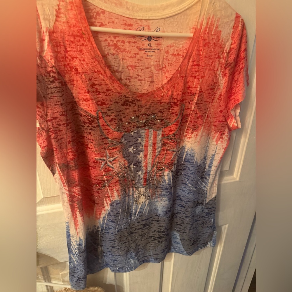Western Red, White, blue patriot tee size XL with blingy cow in great condition